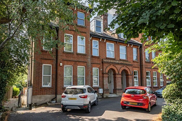 2 Bedroom Flat For Sale In The Ridgeway, Enfield, EN2