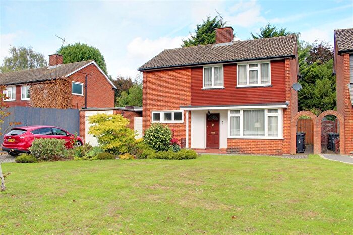3 Bedroom Detached House For Sale In Tiverton Road, Potters Bar, EN6