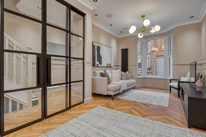 3 Bedroom Terraced House For Sale In Windermere Road, London, N19