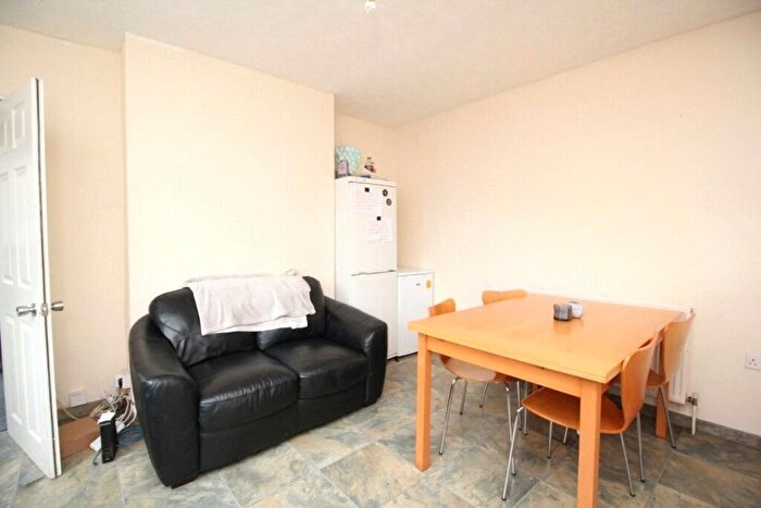 4 Bedroom House To Rent In Harrison Road, Southampton, Hampshire, SO17