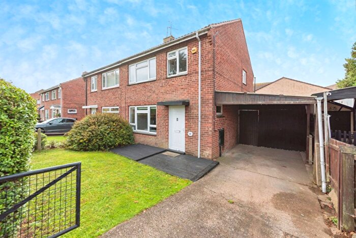 4 Bedroom Semi-Detached House For Sale In Hornsby Road, Grantham, NG31