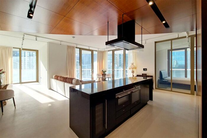 3 Bedroom Apartment For Sale In Canary Wharf, London, E14