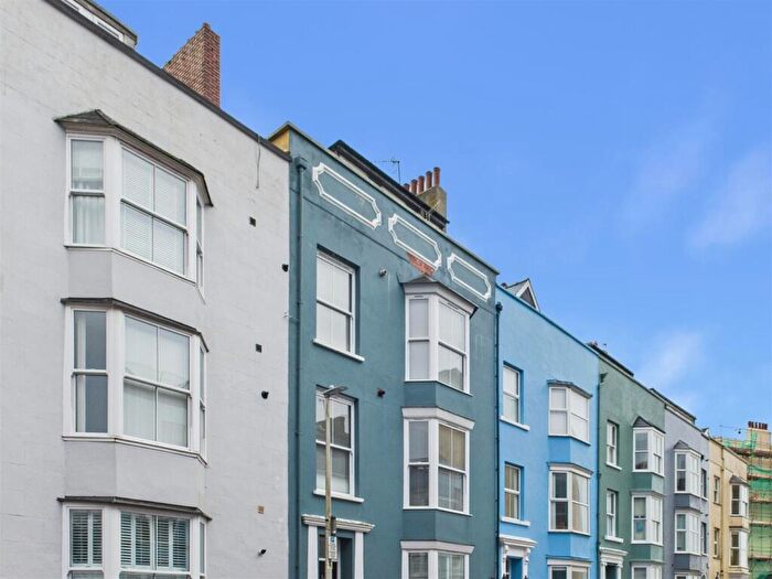 2 Bedroom Flat For Sale In Victoria Street, Tenby, SA70