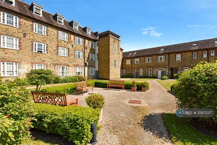 3 Bedroom Maisonette To Rent In Budgenor Lodge, Midhurst, GU29