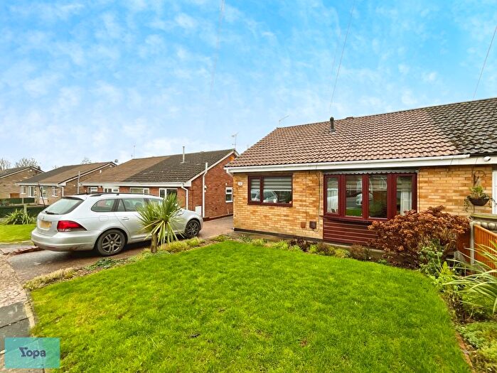 2 Bedroom Semi Detached Bungalow For Sale In Horninglow Close, Cantley, Doncaster, DN4