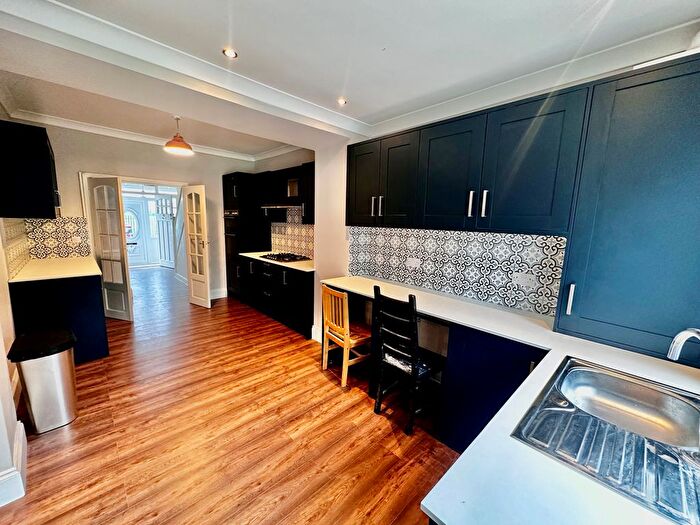 4 Bedroom Property To Rent In Cranbrook Rise, Ilford, IG1