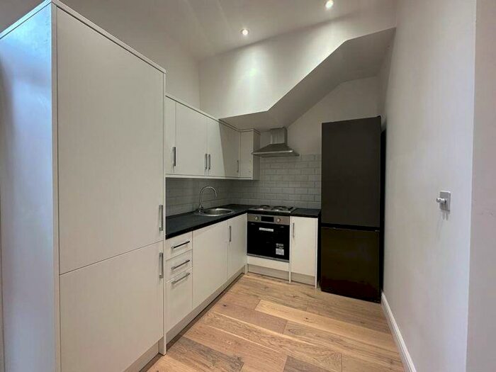 Flat To Rent In Richborough Road, London, NW2