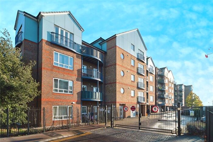 2 Bedroom Flat For Sale In Argent Street, RM17