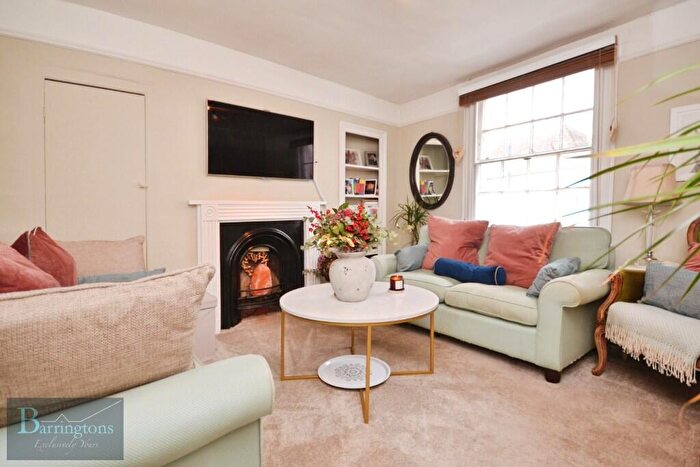 2 Bedroom Flat To Rent In High Street, Ingatestone, Essex, CM4