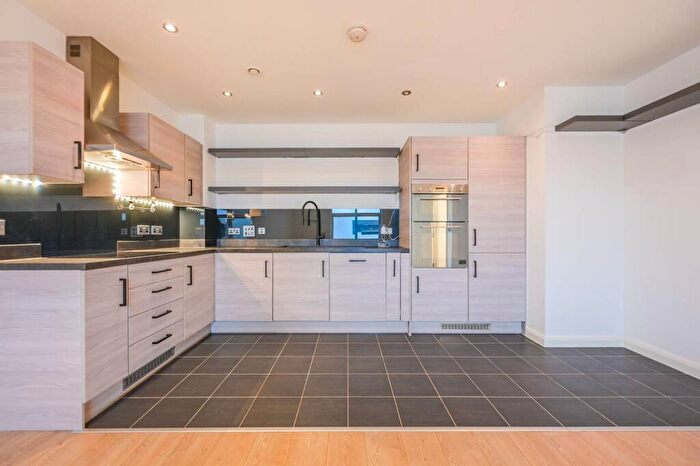 2 Bedroom Flat To Rent In Bodiam Court, Walthamstow, London, E17