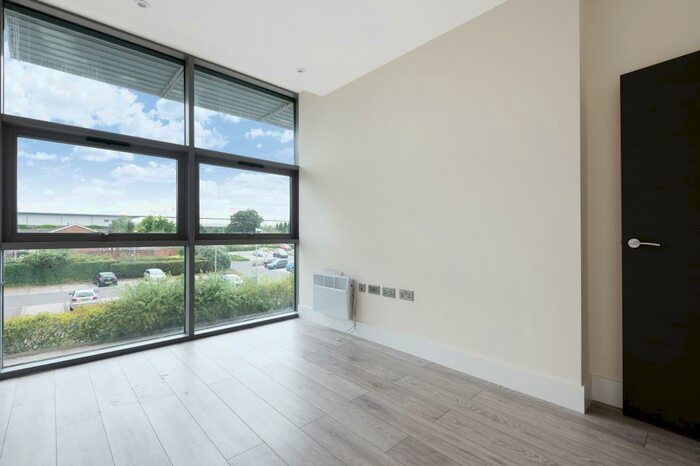 1 Bedroom Apartment To Rent In Slough, Berkshire, SL1