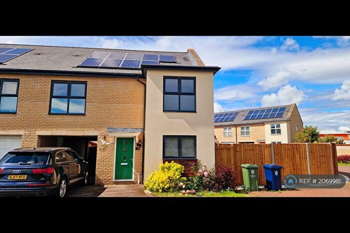 4 Bedroom Semi-Detached House To Rent In Cranesbill Close, Cambridge, CB4