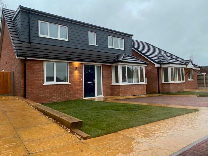 3 Bedroom Detached House For Sale In Cannock Road, Chadsmoor, Cannock, WS11