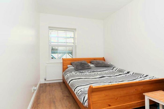 3 Bedroom Flat To Rent In Stanley Gardens, Willesden Green, NW2