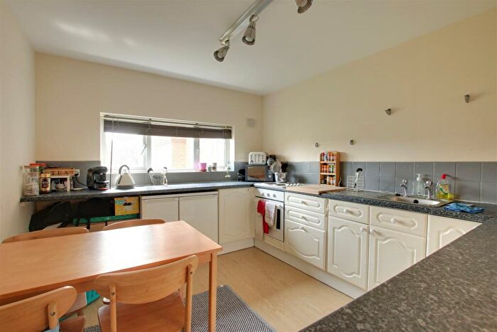 2 Bedroom Flat To Rent In Balcombe Road, Peacehaven, BN10