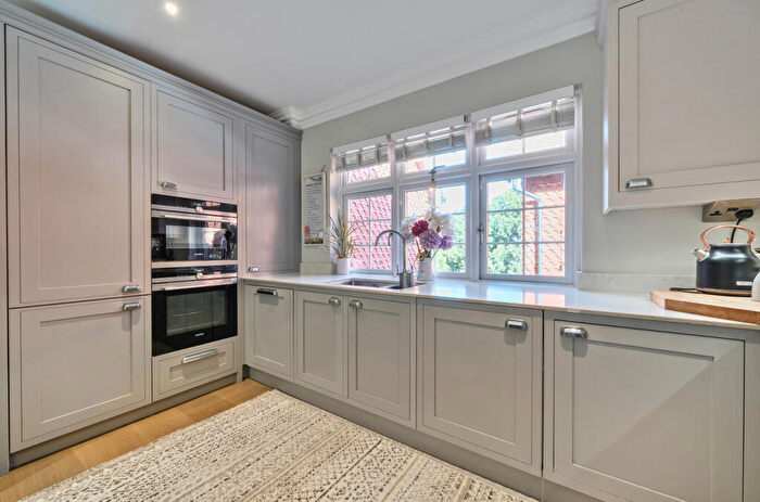 2 Bedroom Apartment For Sale In Westerham Road, Keston, Kent, BR2