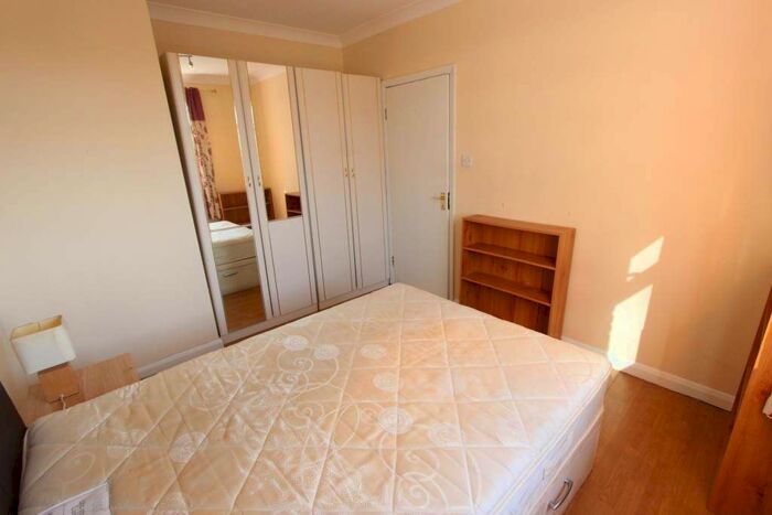 1 Bedroom Flat To Rent In High Road, London, N20