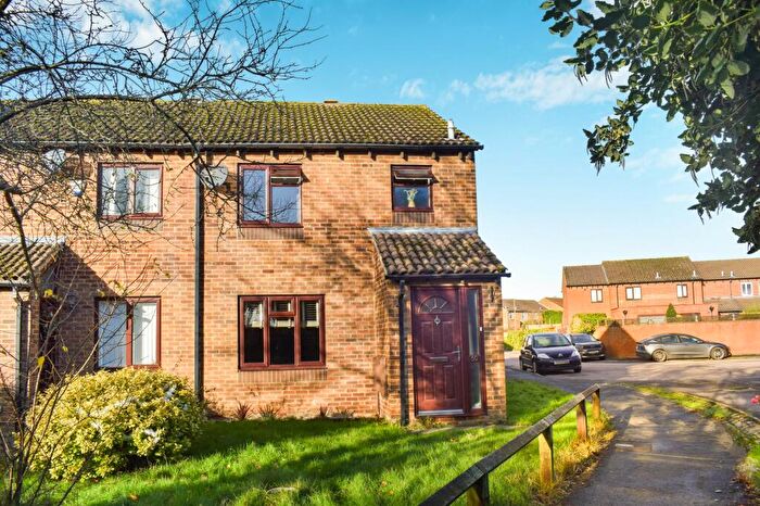 3 Bedroom End Of Terrace House To Rent In Flatford Place, Kidlington, OX5