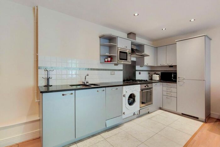 1 Bedroom Flat To Rent In Goswell Road, Clerkenwell, London, EC1V
