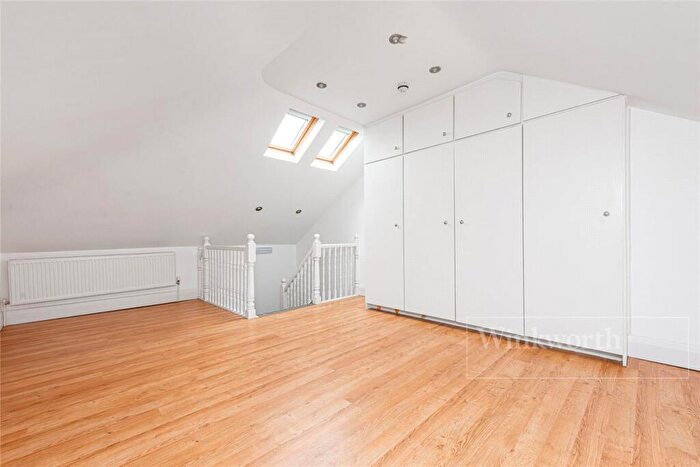 2 Bedroom Apartment For Sale In Wrentham Avenue, London, NW10
