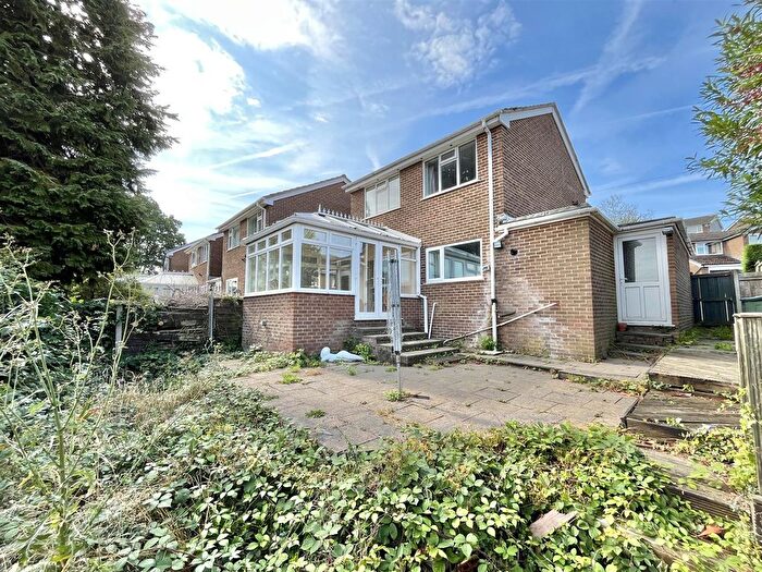 3 Bedroom Link Detached House For Sale In Pennine Road, Glossop, SK13