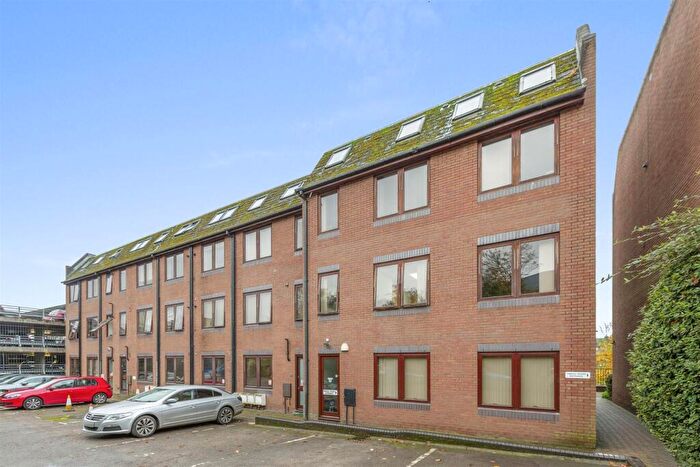 2 Bedroom House For Sale In Close To Town, High Wycombe, HP13