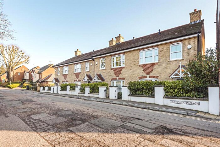 3 Bedroom End Of Terrace House To Rent In Station Approach, East Horsley, KT24