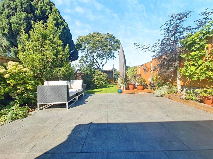 2 Bedroom Bungalow For Sale In Sea View Road, Cliffsend, Ramsgate, Kent, CT12