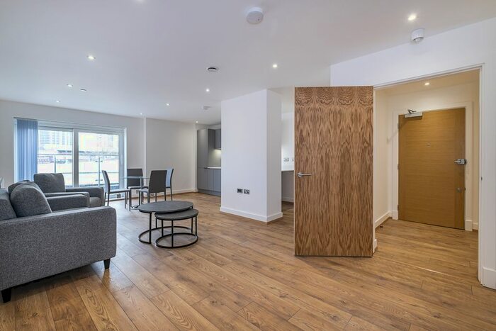 1 Bedroom Flat To Rent In Mast Quay, London, SE18