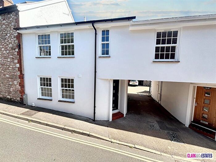 3 Bedroom House For Sale In Follett Road, Topsham, EX3