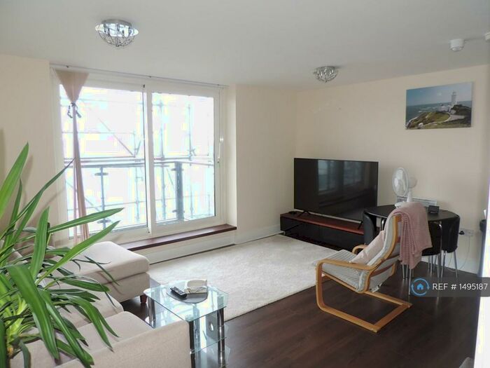 2 Bedroom Flat To Rent In Ferry Court, Cardiff, CF11