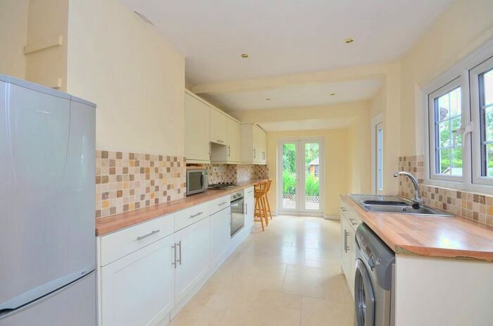 2 Bedroom Cottage To Rent In Perry Hill, Worplesdon, Guildford, GU3