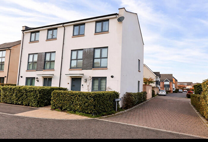 3 Bedroom Semi Detached House For Sale In Wood Street, Patchway, BS34