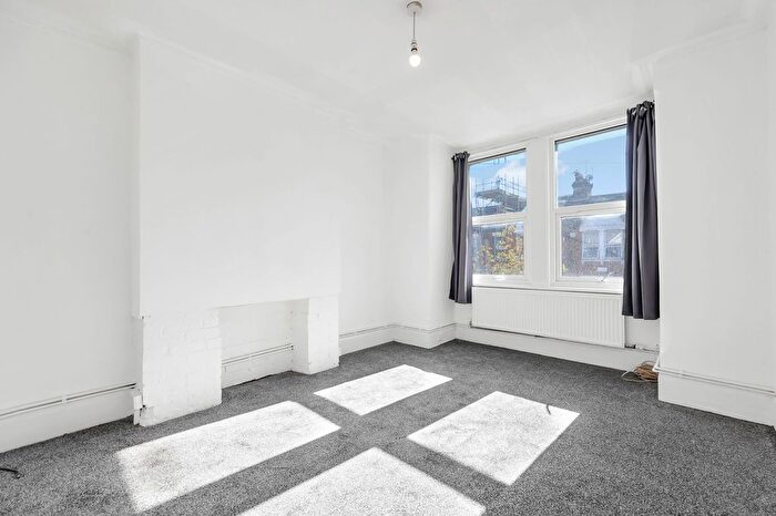 3 Bedroom Flat To Rent In Deacon Road, London, NW2