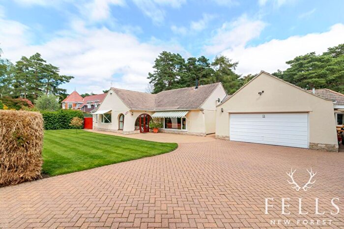 4 Bedroom Detached Bungalow For Sale In Avon Avenue, Ringwood, BH24