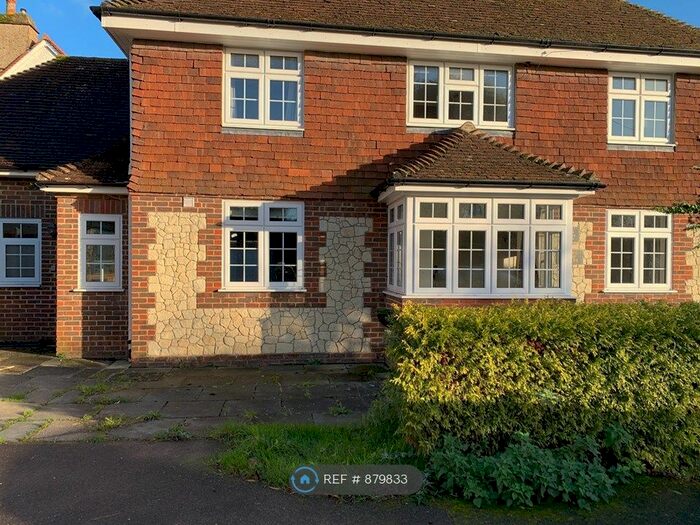 3 Bedroom Detached House To Rent In Reigate, Reigate, RH2