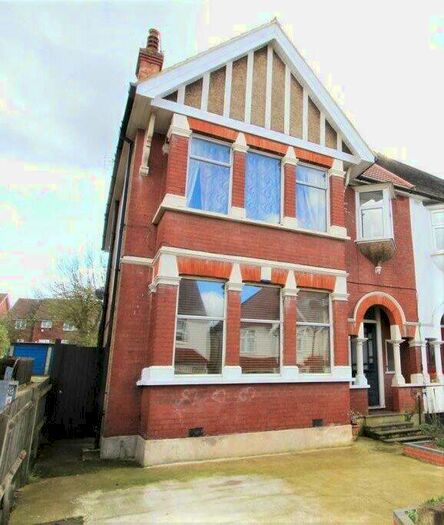 2 Bedroom Maisonette To Rent In Cunningham Park, Harrow, HA1