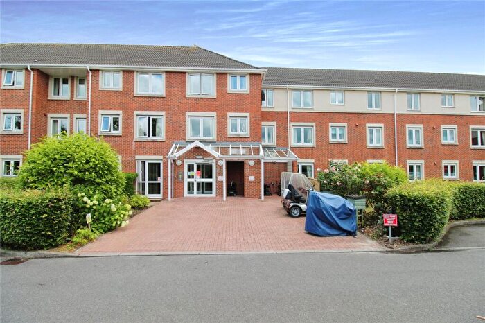 1 Bedroom Apartment For Sale In Regal Court, Trowbridge, BA14