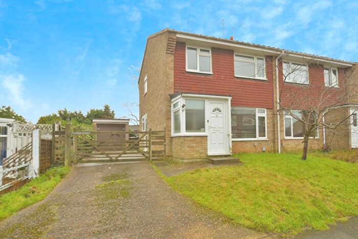 3 Bedroom Detached House For Sale In The Pasture, Kennington, Ashford, Kent, TN24