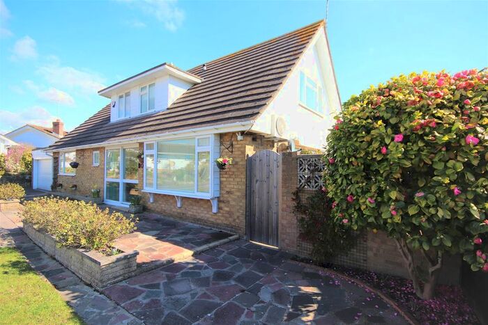 3 Bedroom Bungalow To Rent In Firtree Close, Bexhill-On-Sea, TN39
