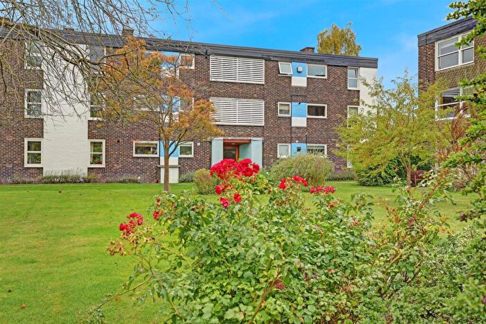 3 Bedroom Apartment For Sale In Sherlock Close, Cambridge, CB3