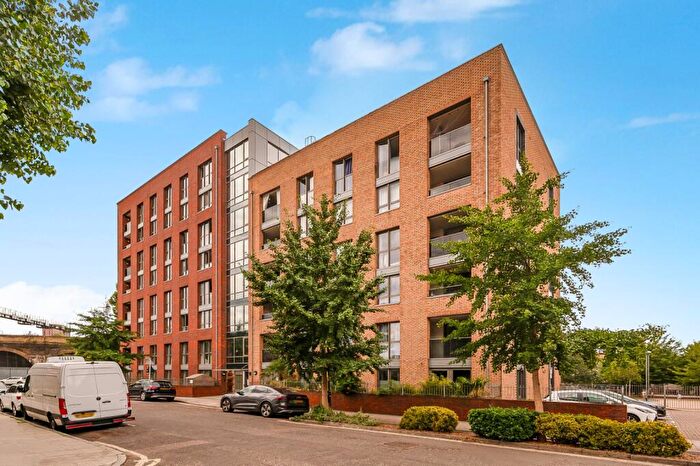 2 Bedroom Flat To Rent In Dower Court, Silwood Street, SE16