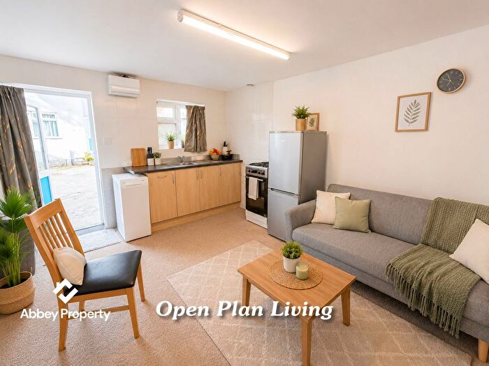 1 Bedroom Semi Detached House To Rent In Portland Road, Luton, LU4