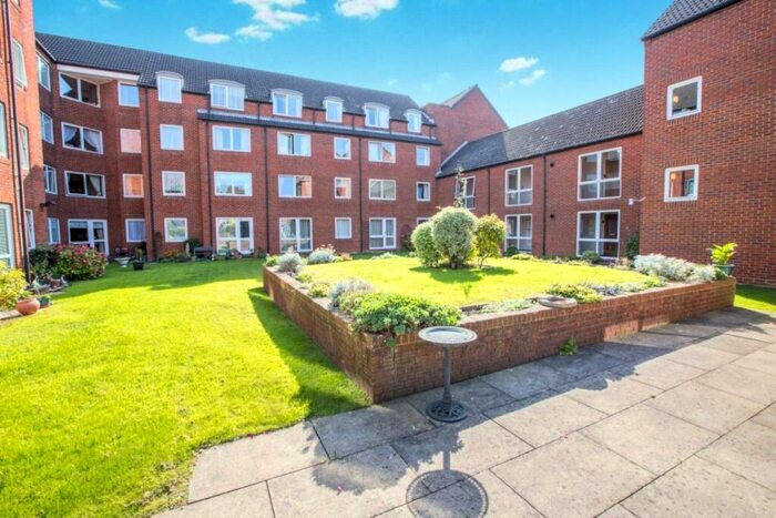 1 Bedroom Flat To Rent In Hulbert Road, Waterlooville, Hampshire, PO7