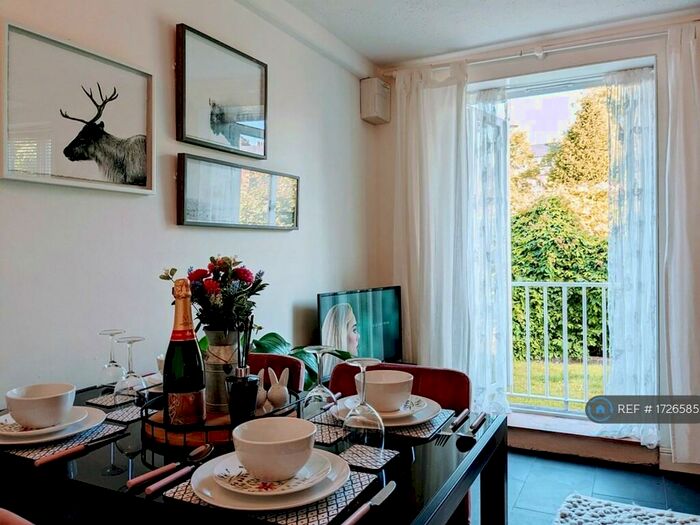 1 Bedroom Flat To Rent In Kensington Court, Bath, BA1