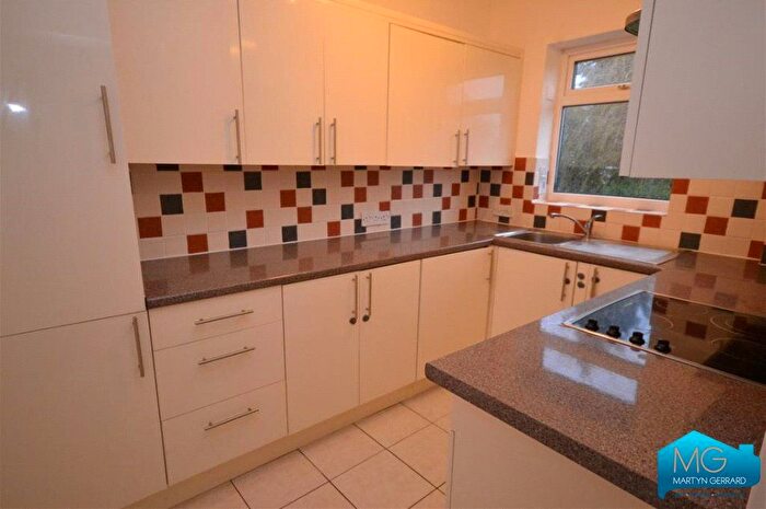 2 Bedroom Maisonette To Rent In Heath View, East Finchley, London, N2