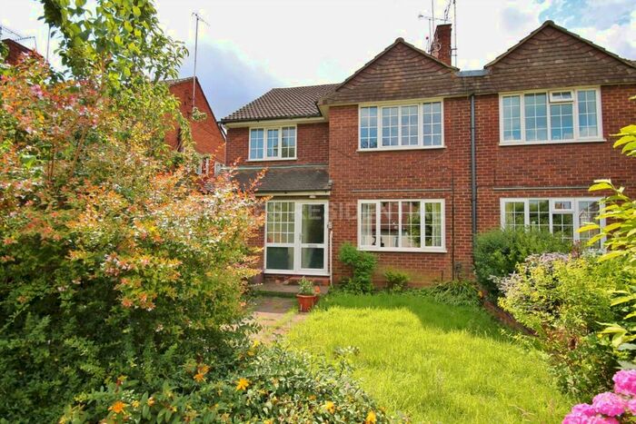 2 Bedroom Maisonette To Rent In Kelvedon Close, Kingston Upon Thames KT2