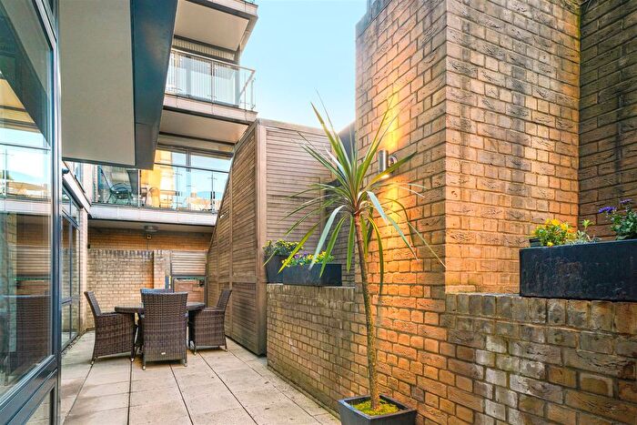 2 Bedroom Flat To Rent In Lymington Road, London, NW6