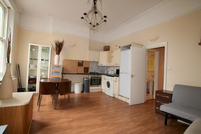 2 Bedroom Flat To Rent In Earls Court Road, Kensington, London, SW5