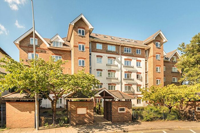2 Bedroom Flat For Sale In Steadfast Road, Kingston Upon Thames, KT1